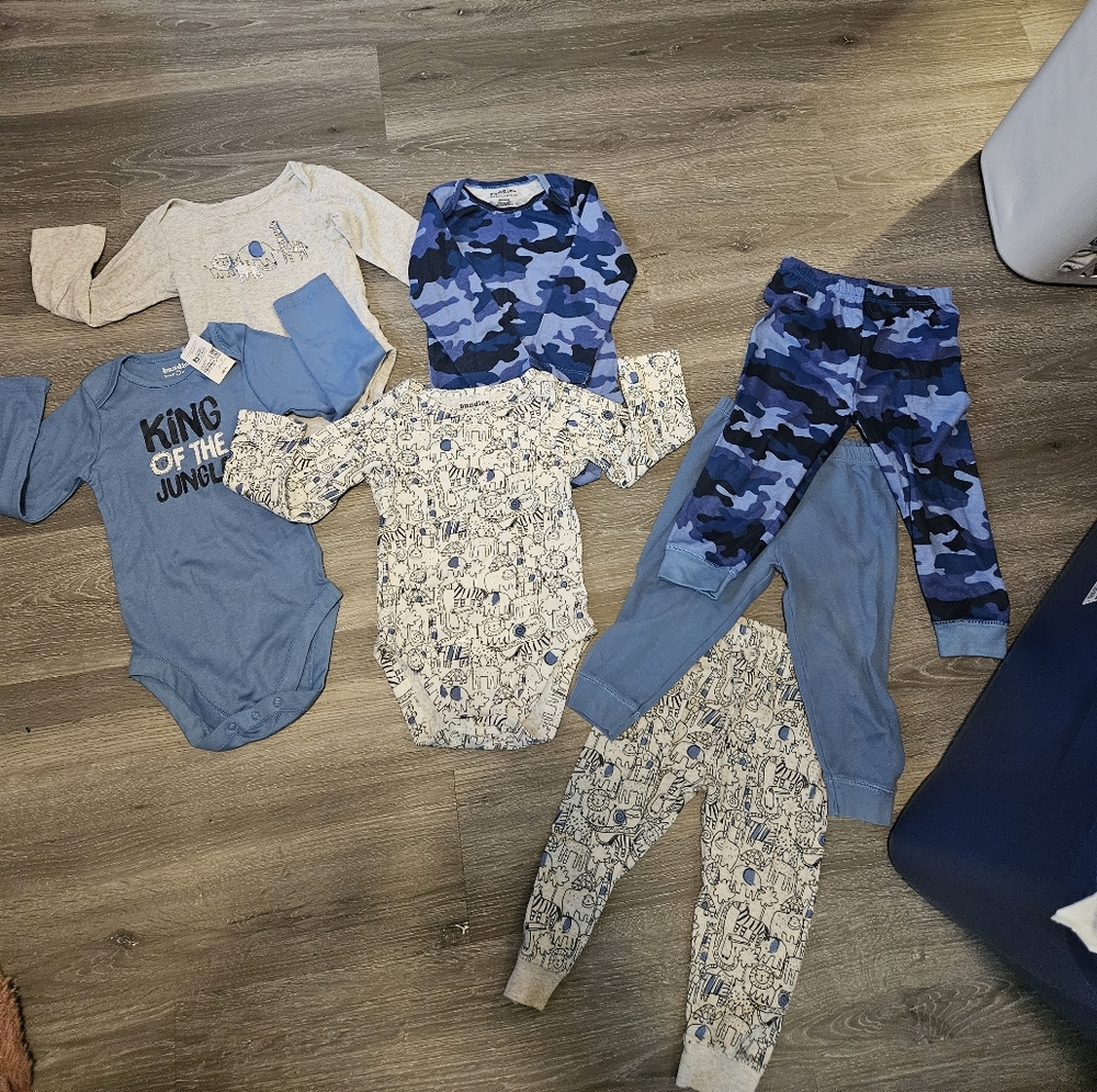 Baby long sleeve onesie and pants bundle. With matching socks!.